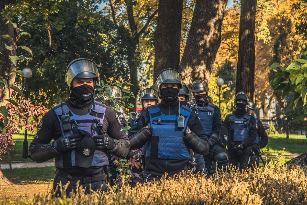 Силовики охраняют монументы от радикальных действий