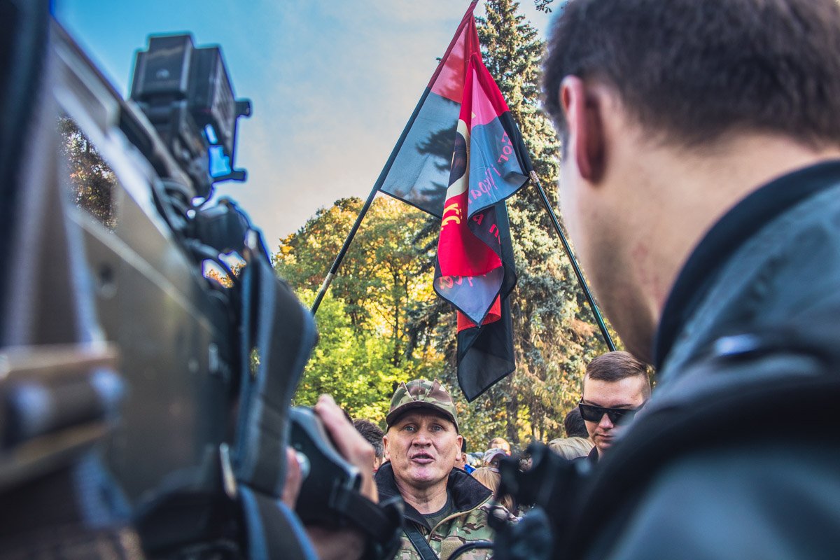 Данную акцию ранее анонсировал в своем Facebook лидер добровольческого движения «ОУН» Николай Коханивский