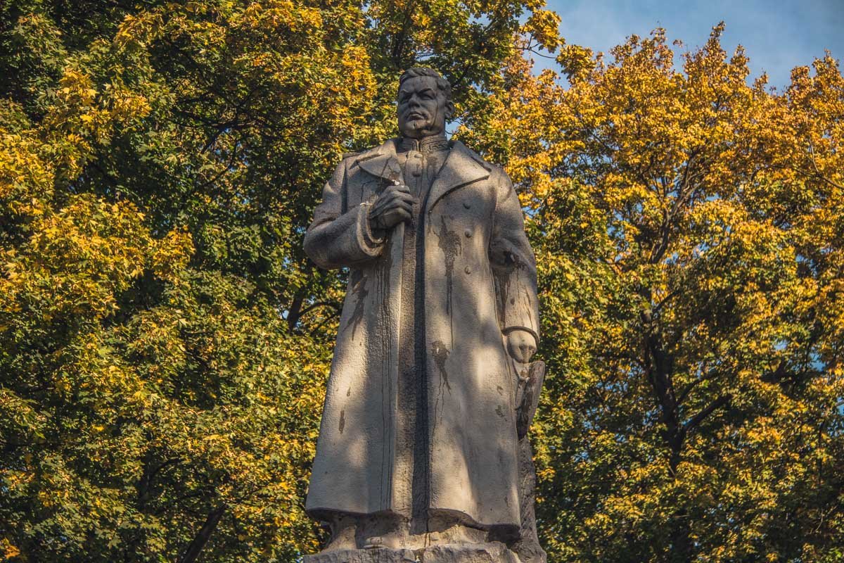 Николая Ватутина уже не в первый раз пытаются снести или повредить