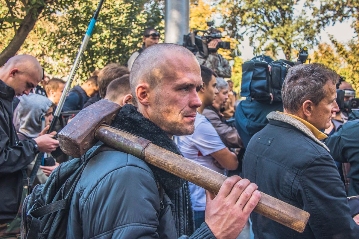 Вот так "радикально" началось утро в Мариинском парке