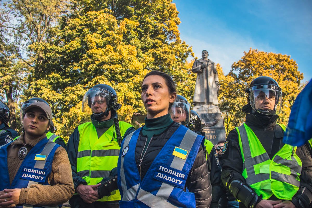 Полиция диалога пыталась предотвратить акт вандализма