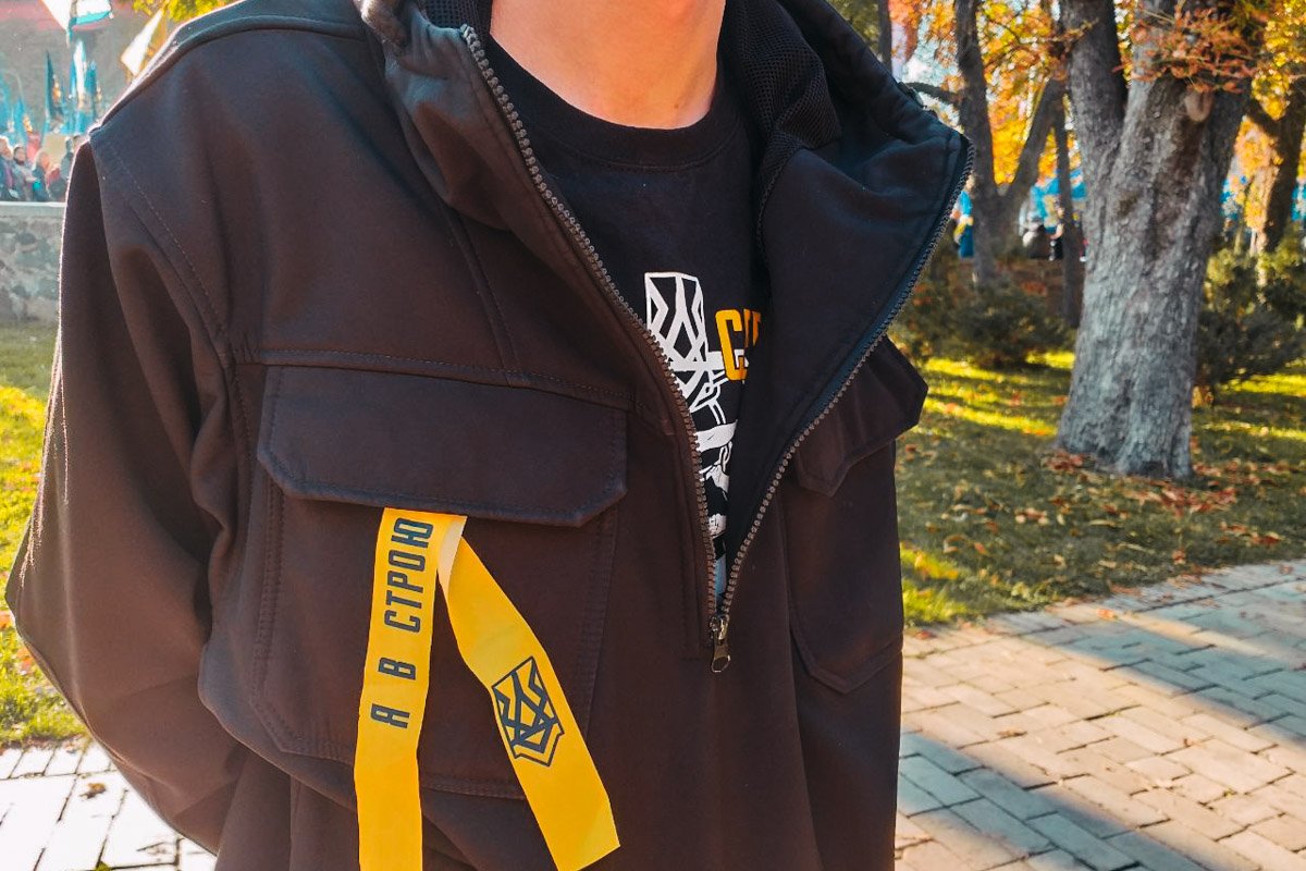 Лента на одном из участников Лента на одном из участников