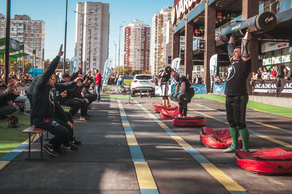 Технику исполнения упражнений оценивало придирчивое жюри