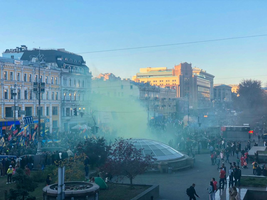 Экзальтированная толпа прошла по Крещатику