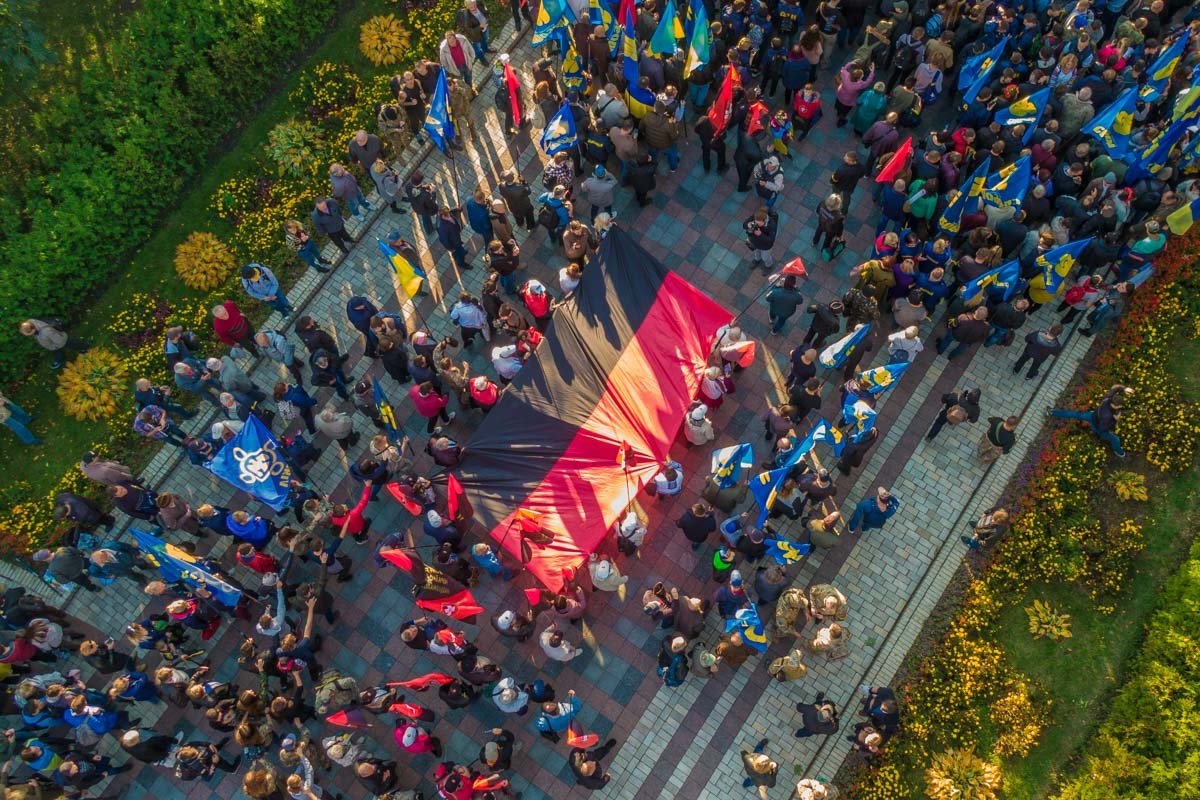 На мероприятии пестрили стяги Украины и ОУН УПА