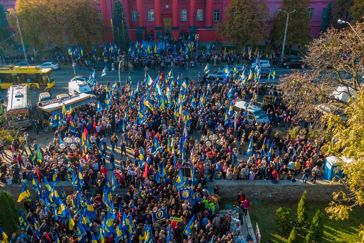 Прохожие не оставались равнодушными