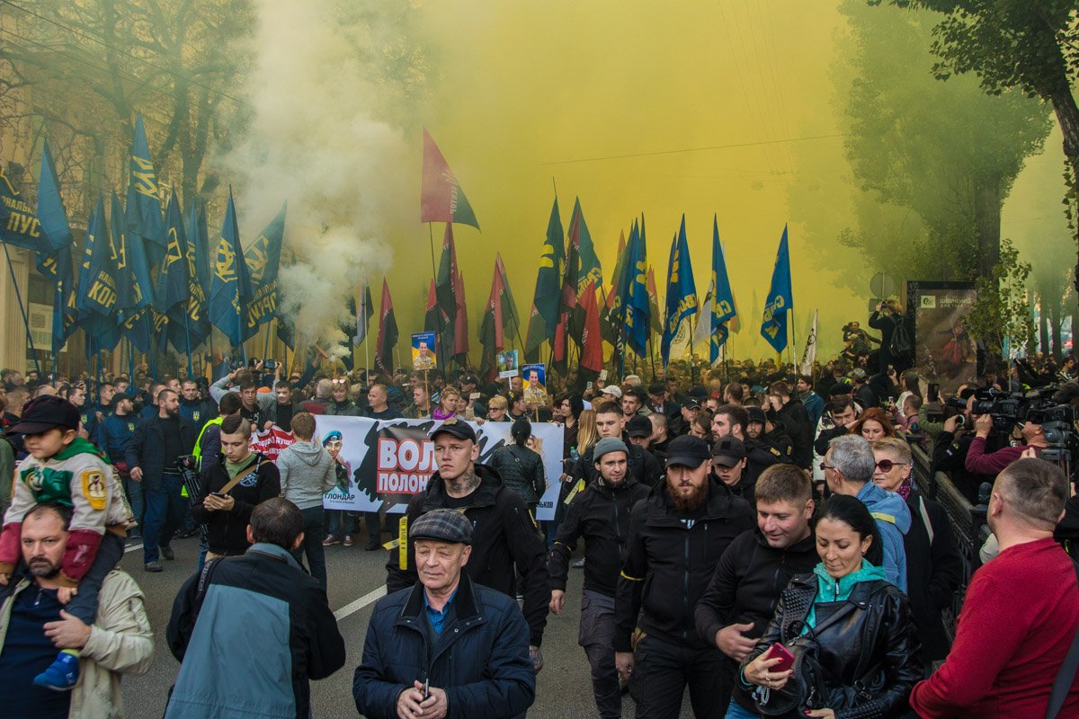 Над Киевом поднялся дым