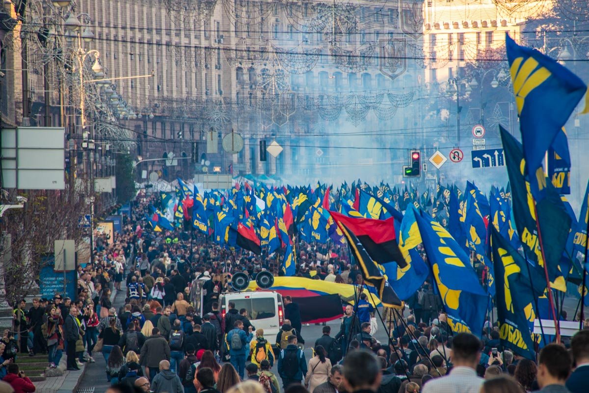 Марш прошел по главным улицам города