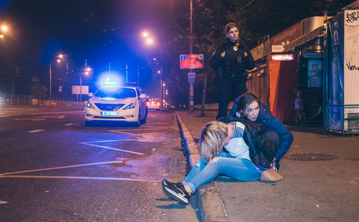 Во время задержания молодые люди устроили драку с сотрудниками полиции Во время задержания молодые люди устроили драку с сотрудниками полиции