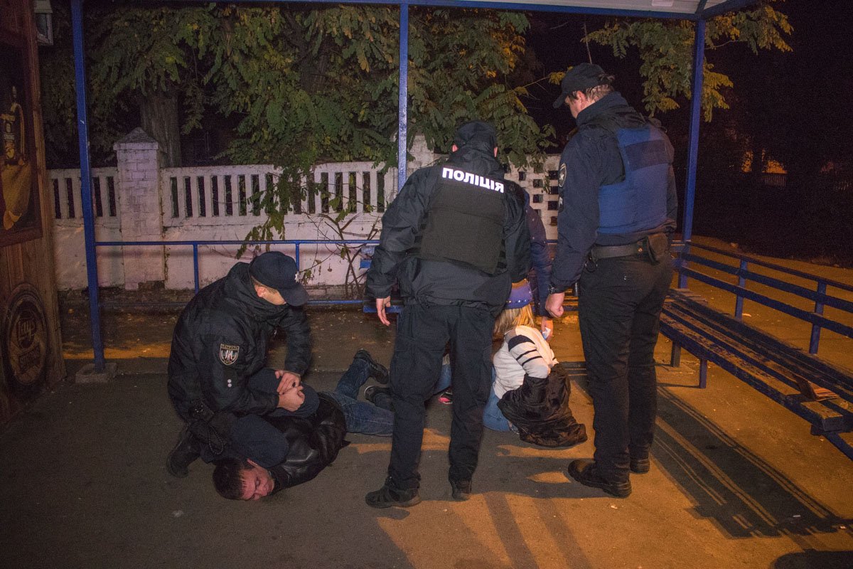 При обыске был найден украденный кошелек При обыске был найден украденный кошелек