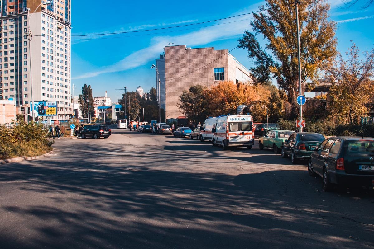 Пострадавших нет, всех, кто был в здании, экстренно эвакуировали