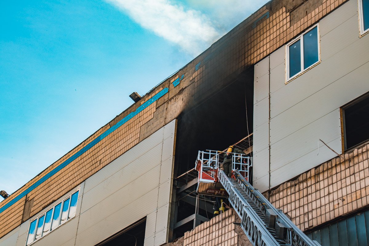 Вызов о возгорании поступил приблизительно в 14:10