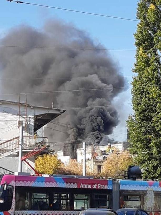 Столб дыма,из эпицентра пожара