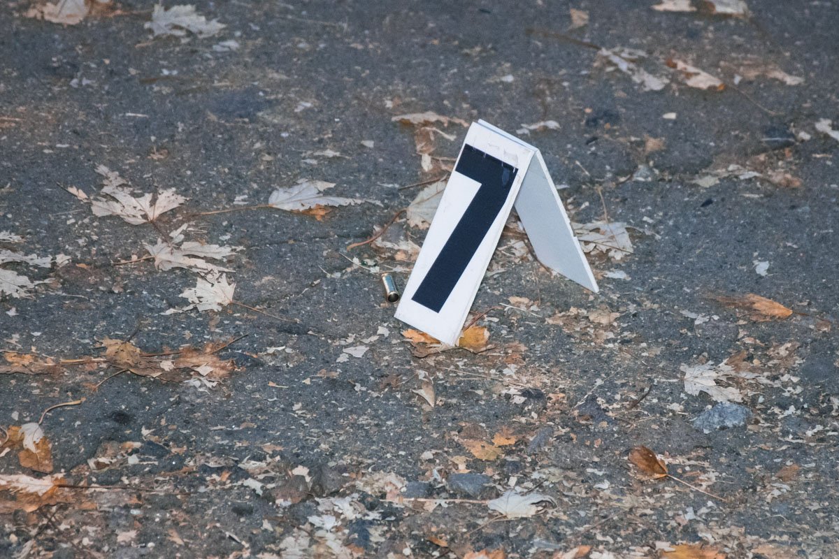 По предварительной информации, пули выпали у одного из участников из кармана