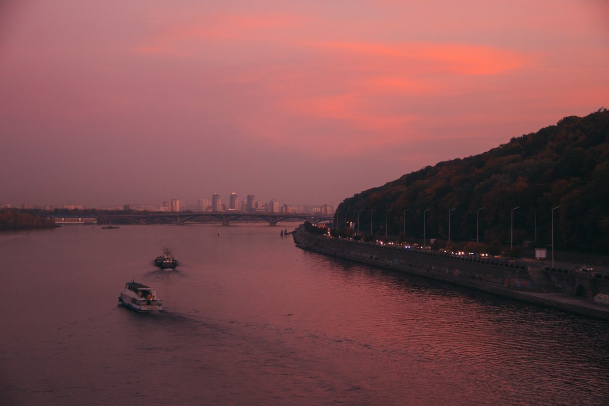 Небесные художники выбрали прекрасные цвета этого дня