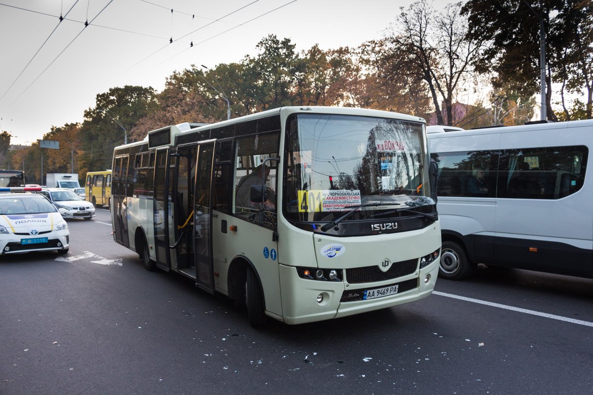Маршрутка, которая въехала в троллейбус Маршрутка, которая въехала в троллейбус