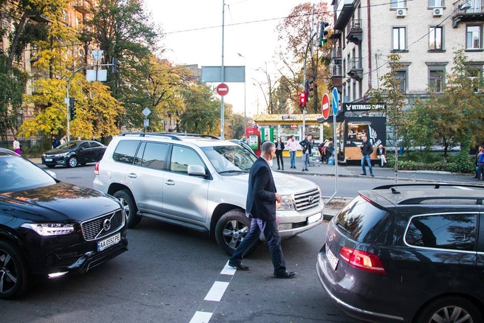 16 октября, на пересечении улиц Тарасовской и Льва Толстого произошло ДТП с пострадавшими 16 октября, на пересечении улиц Тарасовской и Льва Толстого произошло ДТП с пострадавшими