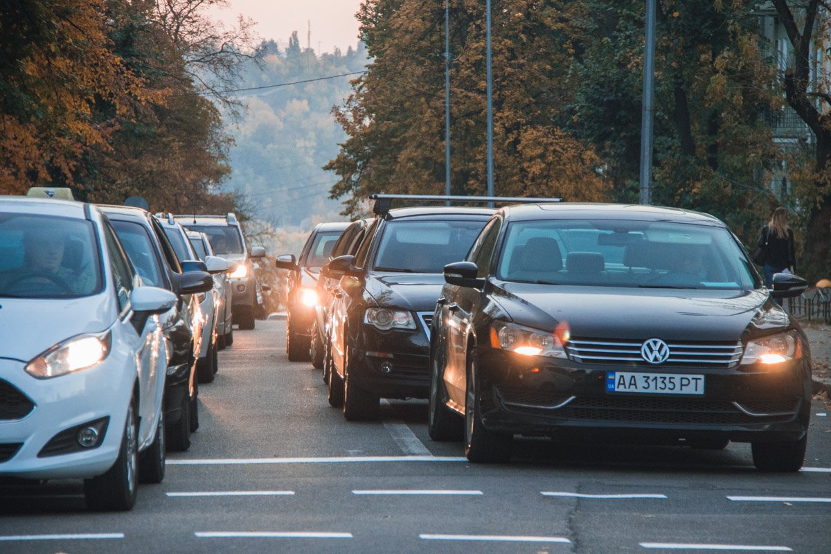 Движение в сторону улицы Тарасовской затруднилось, образовалась пробка Движение в сторону улицы Тарасовской затруднилось, образовалась пробка
