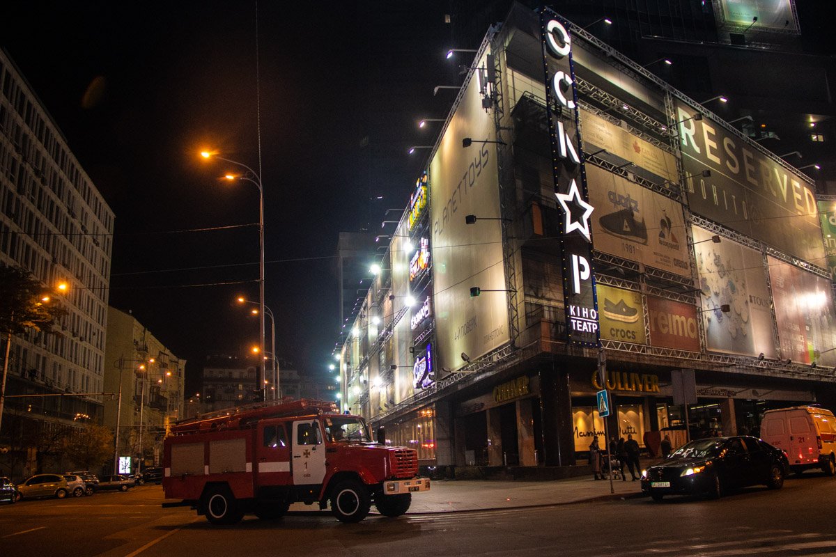 Согласно легенде огонь охватил третий уровень подземного паркинга торгового центра Gulliver