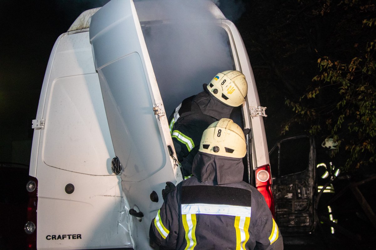 Огонь перешел и на грузовое отделение