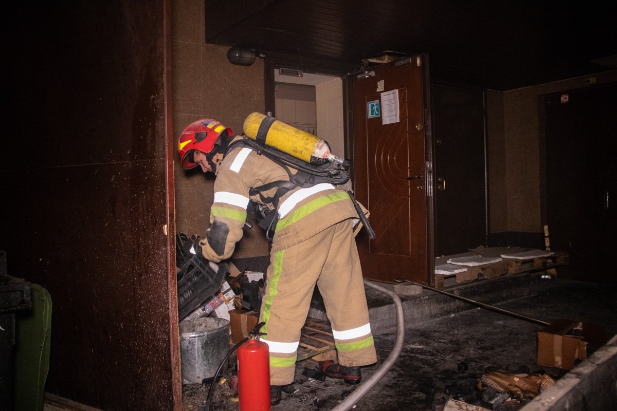 Огонь охватил площадь два квадратных метра, однако помещение было заполнено дымом Огонь охватил площадь два квадратных метра, однако помещение было заполнено дымом