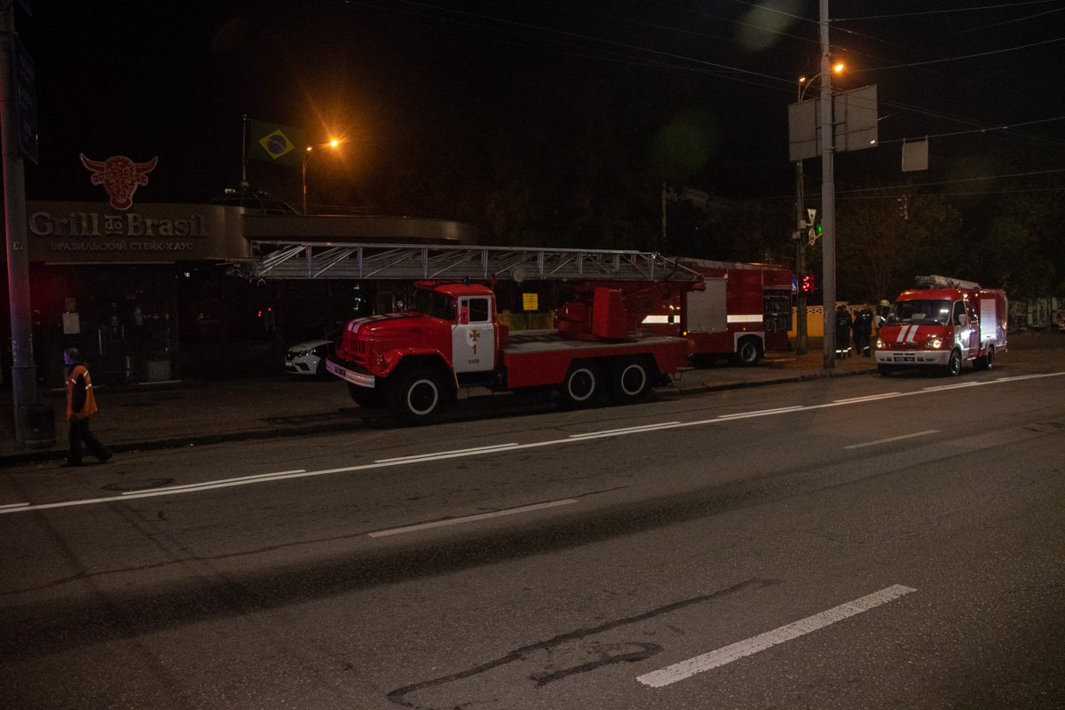 На месте работали четыре единицы основной и специальной техники На месте работали четыре единицы основной и специальной техники