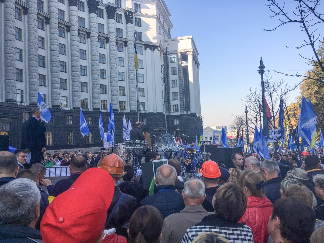 Представители профсоюзов соорудили сценум