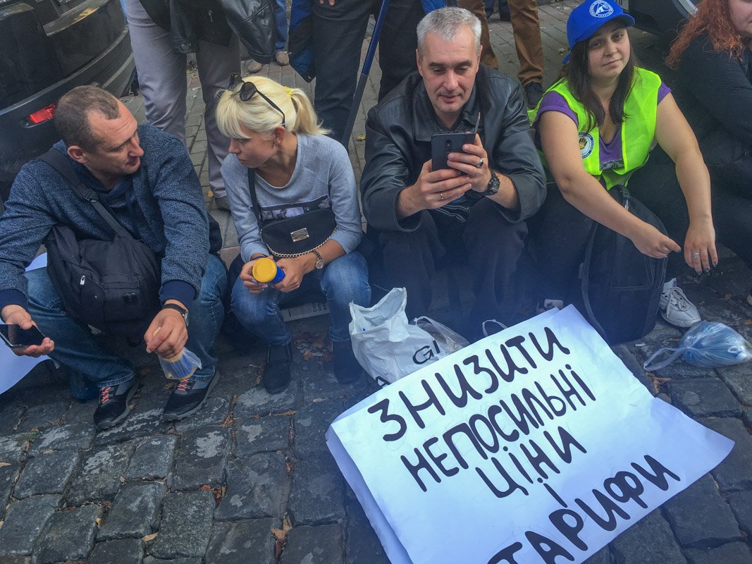 Митинговали за снижение тарифов для населения и уровня цен на товары, топливо и проезд