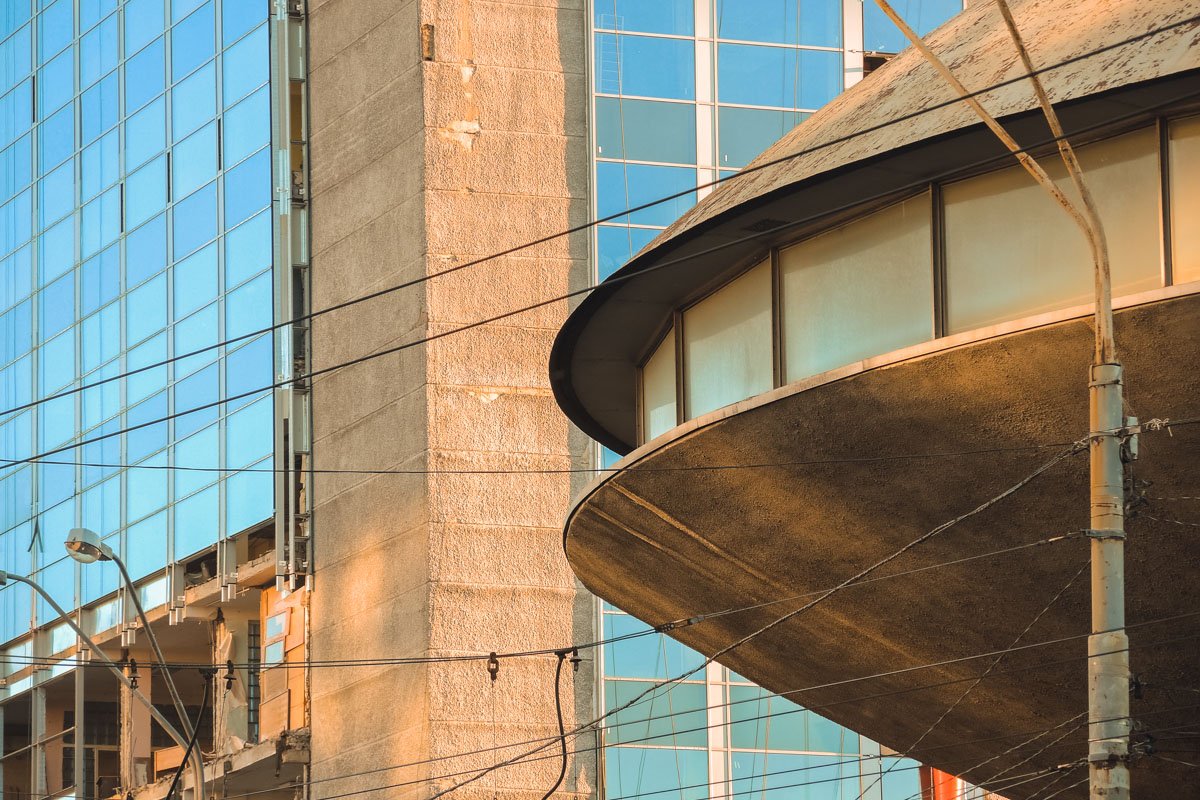 Здание спроектировал советский архитектор Флориан Юрьев