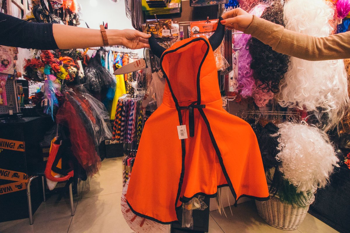 Дети тоже могут поучаствовать в праздновании в образе чертенка или же ангела с крыльями