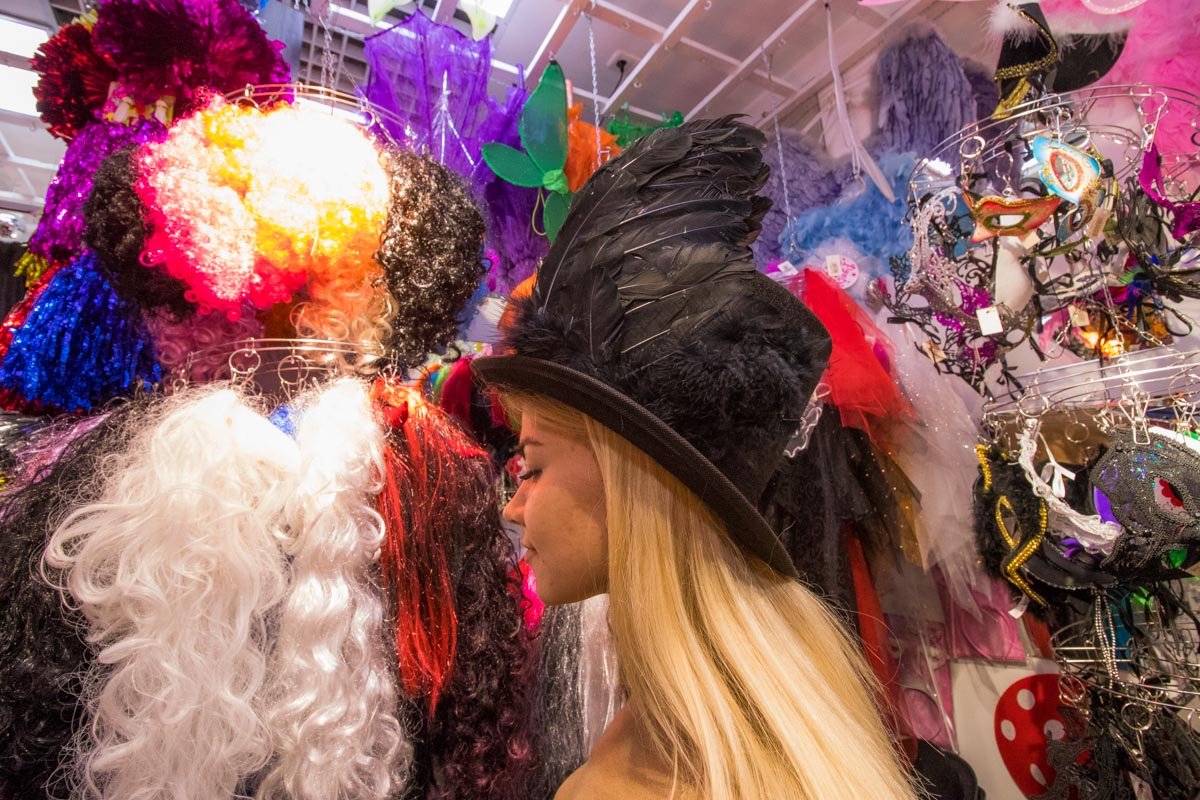 Крылья могут быть не только за плечами, но даже и на голове 