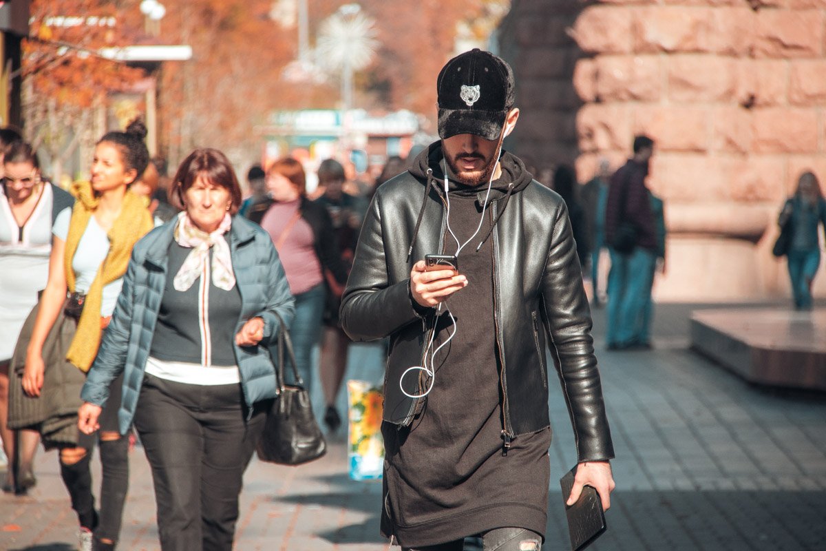 Тебе в два раза теплей, если ты гуляешь в черном 