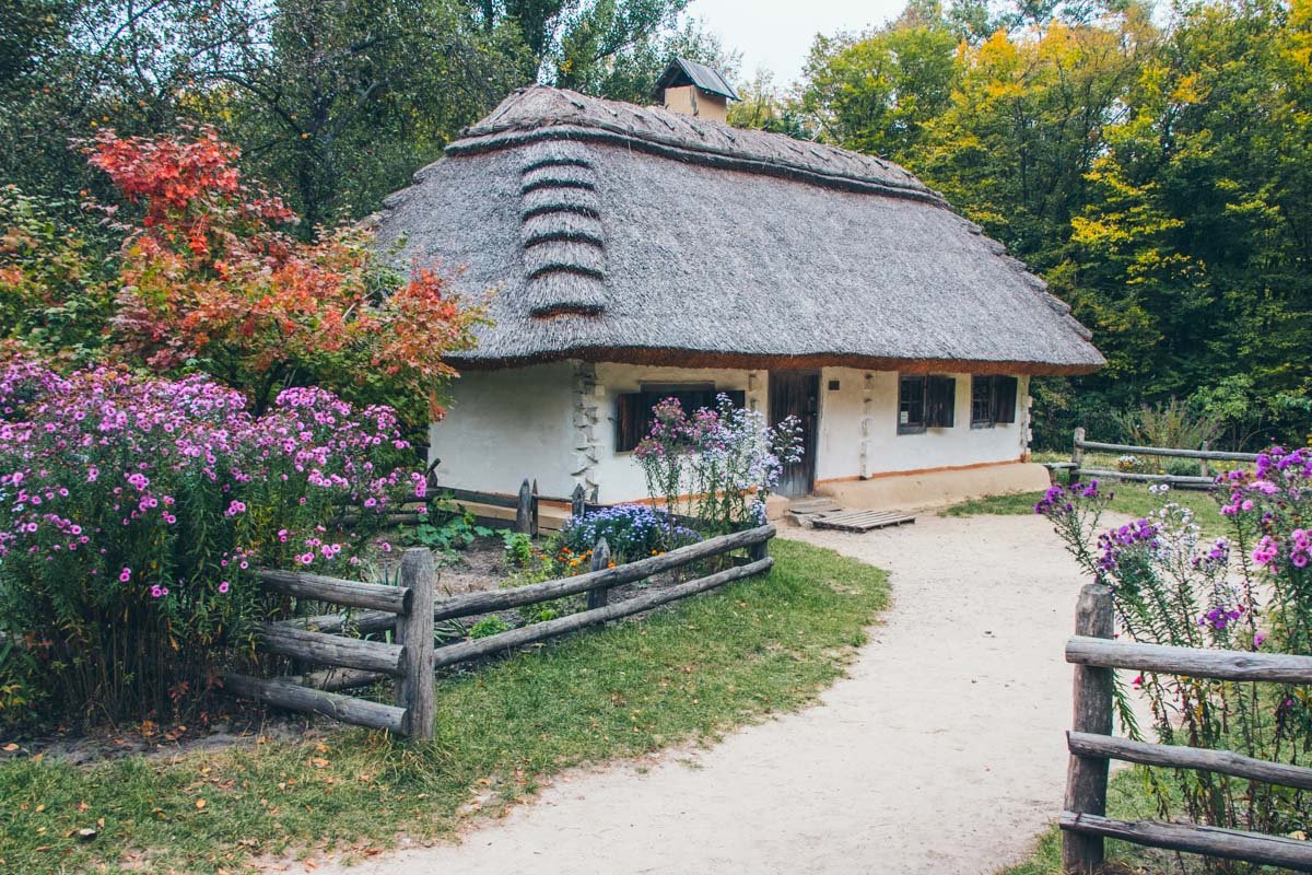 В Пирогово вы можете заходить в каждую хатку, фотографироваться и отдыхать