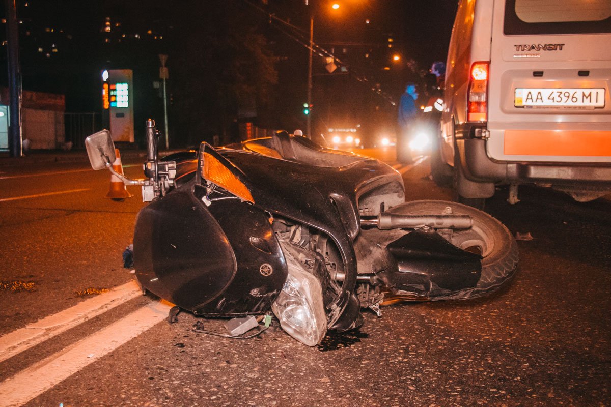 Удар был таким сильным, что мужчина вылетел из седла Удар был таким сильным, что мужчина вылетел из седла