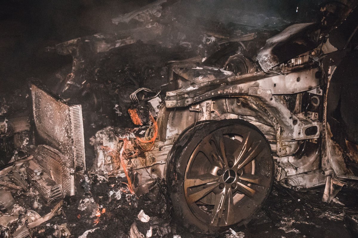 Пожар начался около 4:40