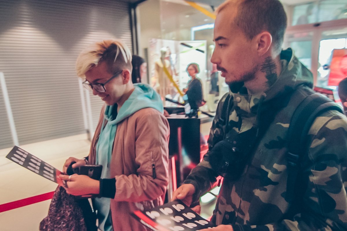 Каждому в очереди раздали сертификаты на 250 гривен