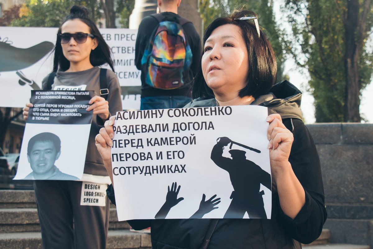 Митингующие говорят, что девушка дала показания после издевательств на камеру