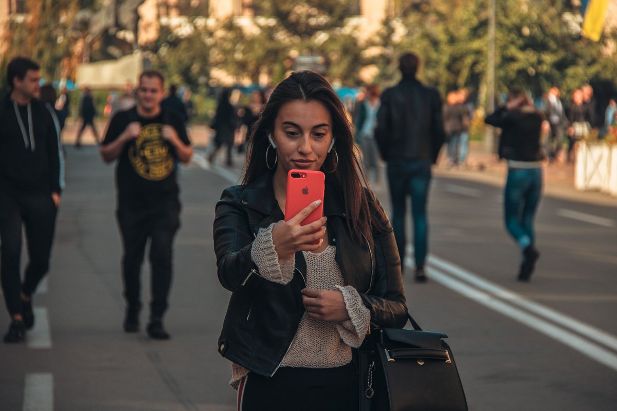 Скажи мне камера, скажи, кто на свете всех милее Скажи мне камера, скажи, кто на свете всех милее