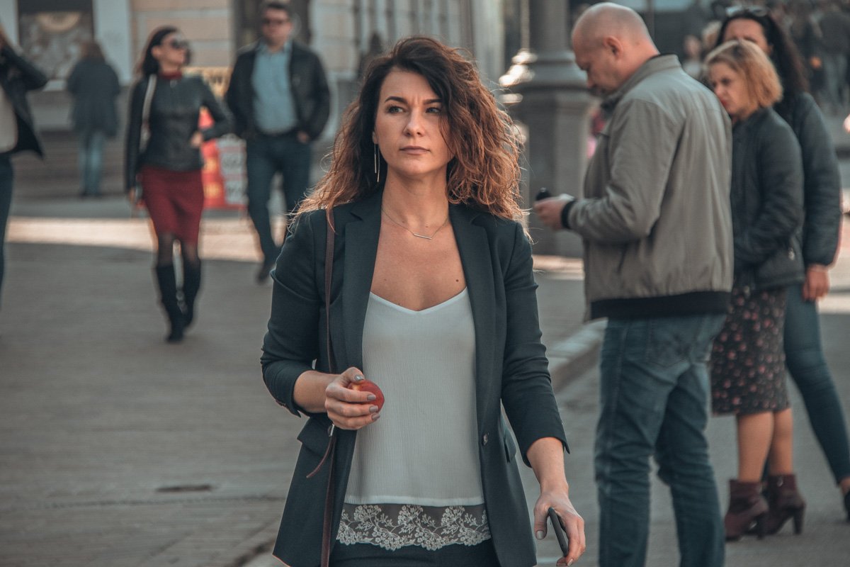 Осталось найти, кого угостить этим яблоком Осталось найти, кого угостить этим яблоком