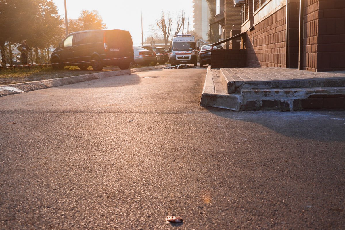 В пятницу, 19 октября, в Киеве по адресу Харьковское шоссе, 182 обнаружили труп мужчины В пятницу, 19 октября, в Киеве по адресу Харьковское шоссе, 182 обнаружили труп мужчины