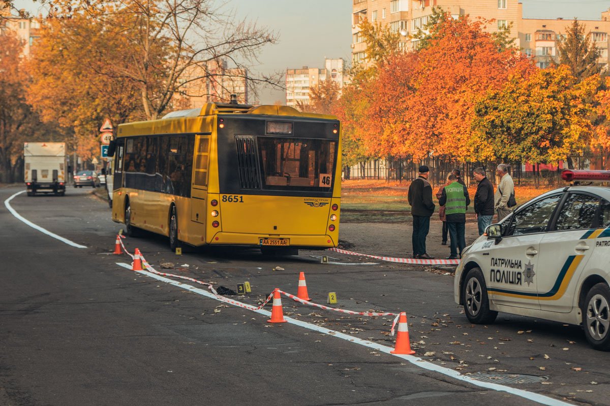 На улицы Кибальчича около 05:00 утра автобус переехал человека На улицы Кибальчича около 05:00 утра автобус переехал человека