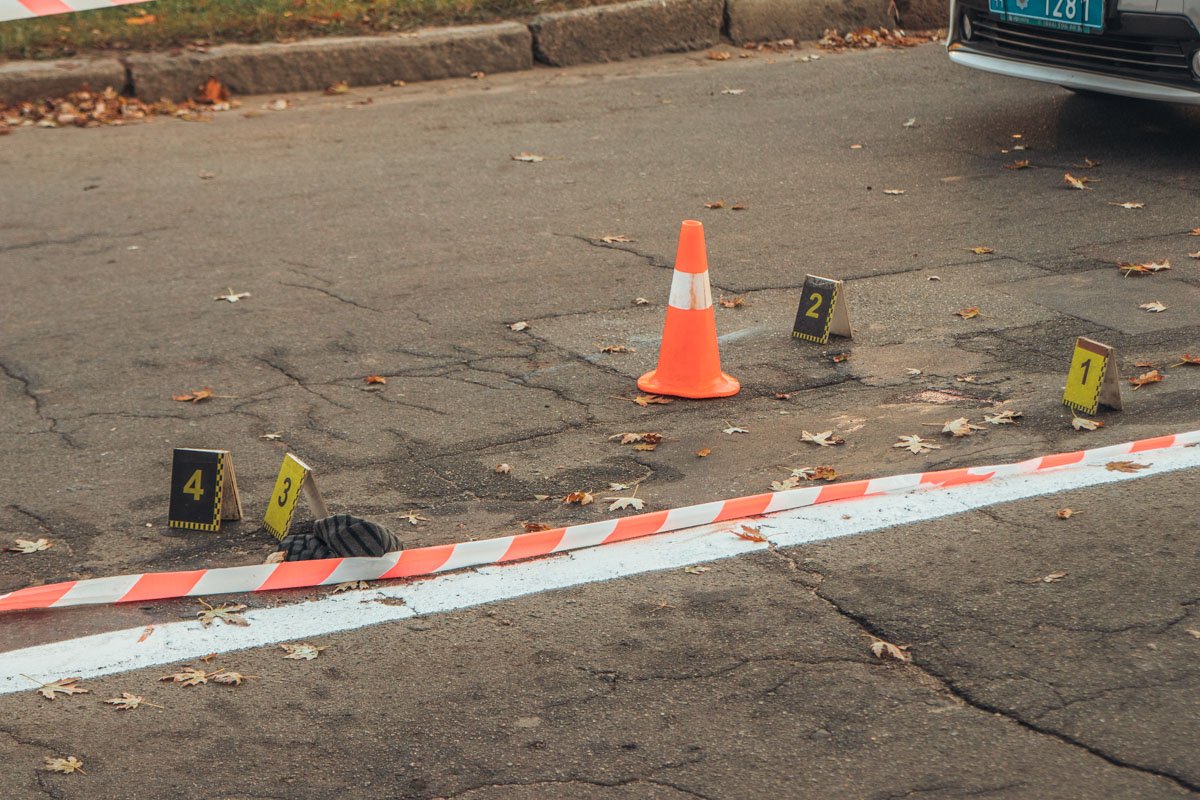 Мужчине было около 35-40 лет Мужчине было около 35-40 лет