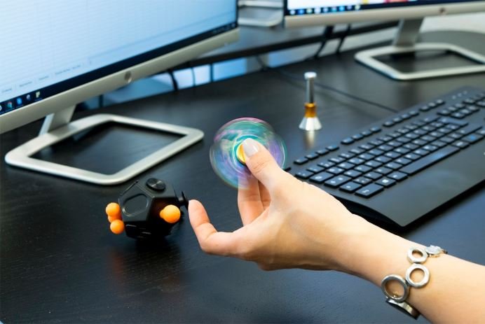 Кто придумал спиннер и в чем его польза для взрослых и детей 2