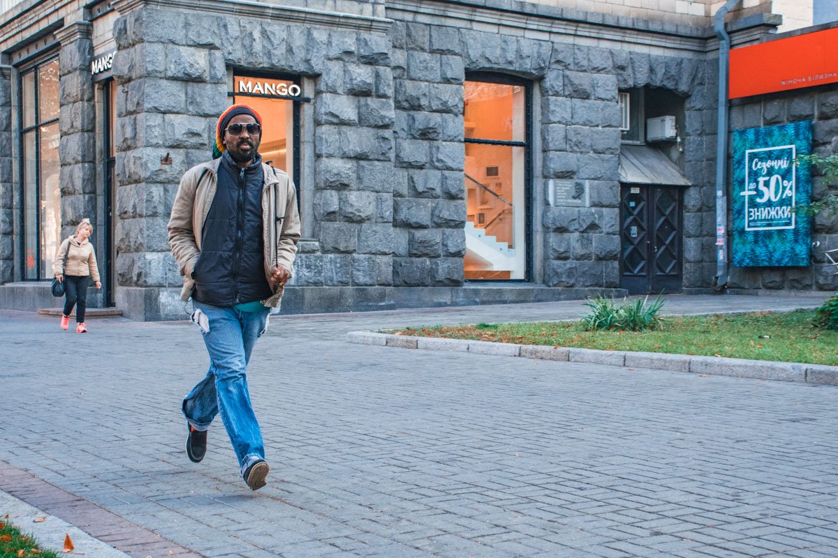 Летящая походка в такую теплую погоду - обязательное условие к хорошему настроению 