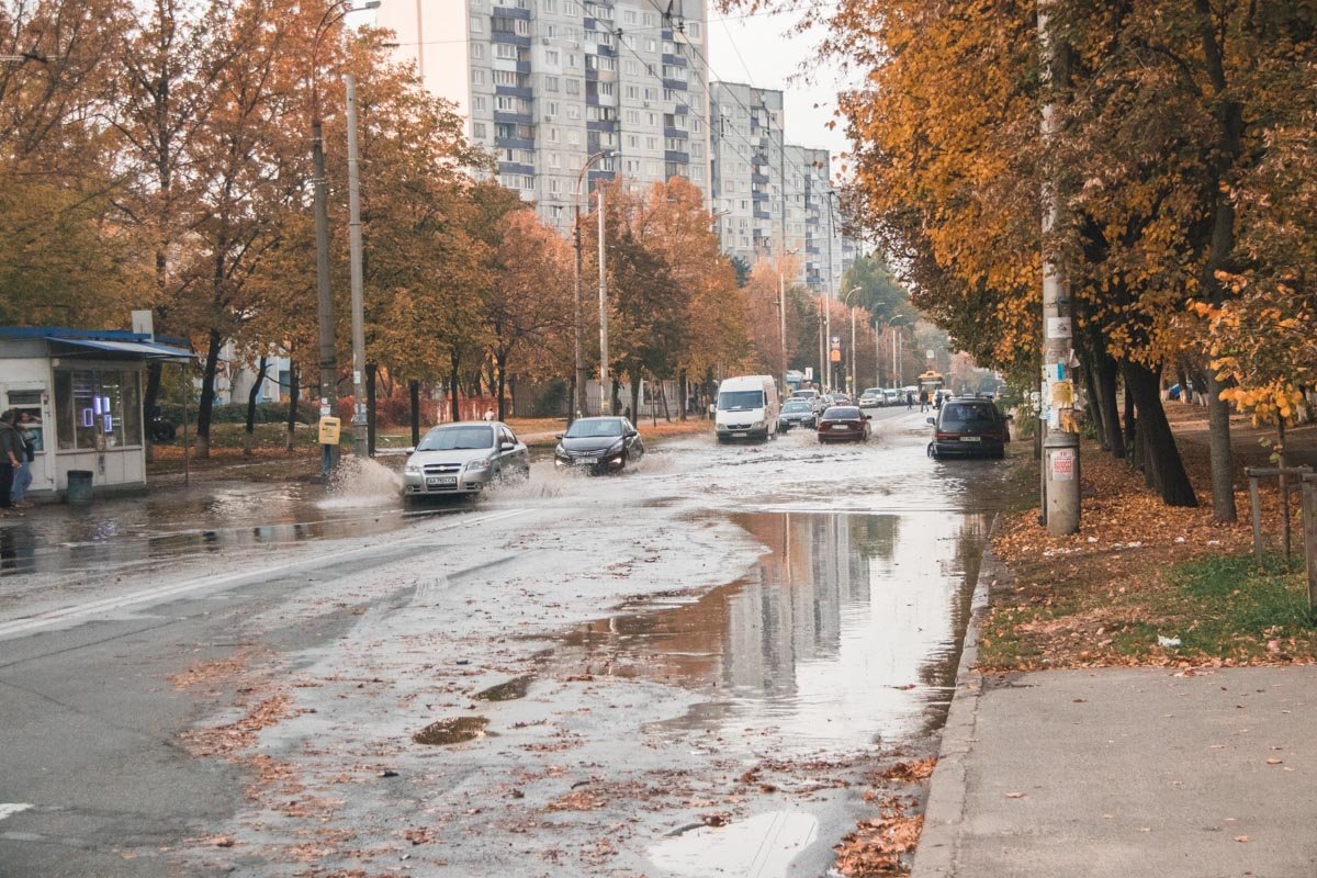 19 октября, в Киеве по адресу улица Василия Касияна, 2А прорвало трубу горячего водоснабжения 19 октября, в Киеве по адресу улица Василия Касияна, 2А прорвало трубу горячего водоснабжения