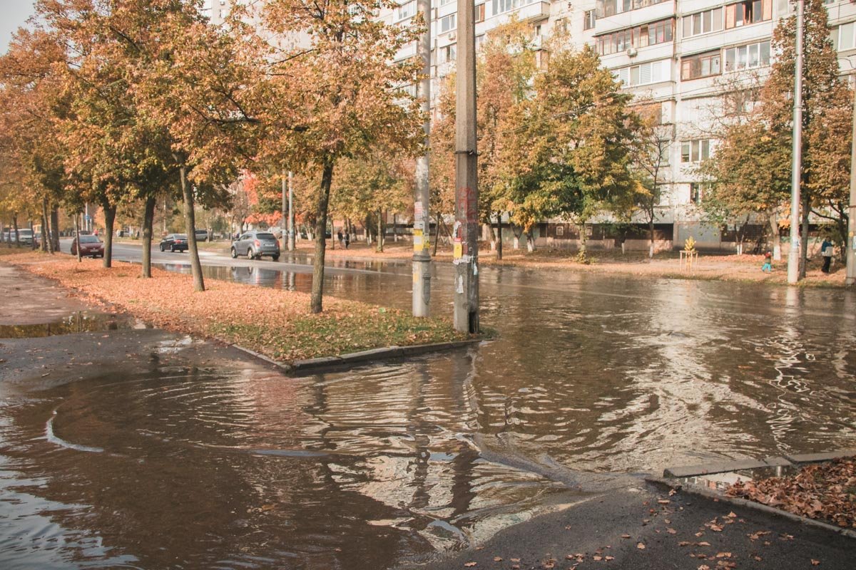 Коммунальщики закрыли подачу воды Коммунальщики закрыли подачу воды