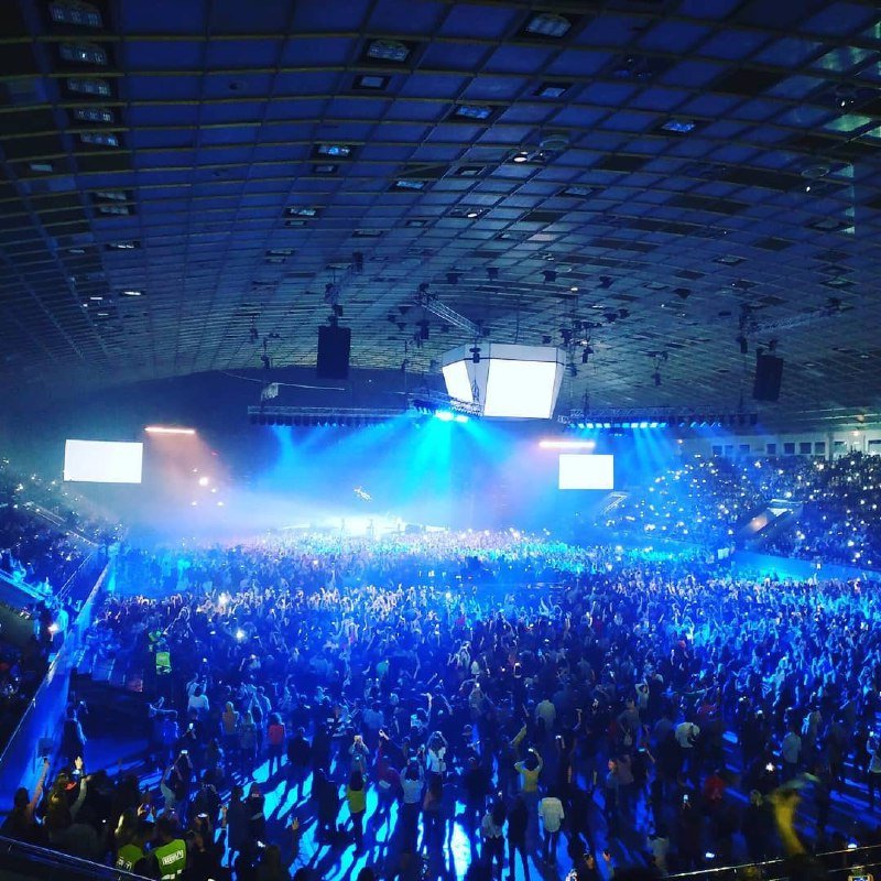 После концерта слушать песни исполнителя можно еще очень долго! @ann.chernetskaya