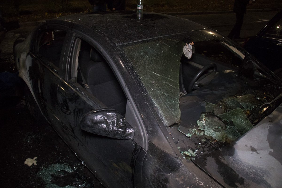 По версии пожарного инспектора, в автомобиле было два очага возгорания