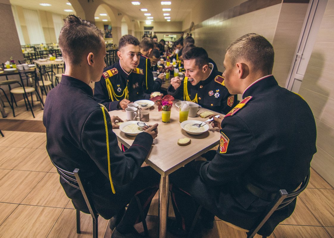 Учеба-учебой, а обед - по расписанию Учеба-учебой, а обед - по расписанию