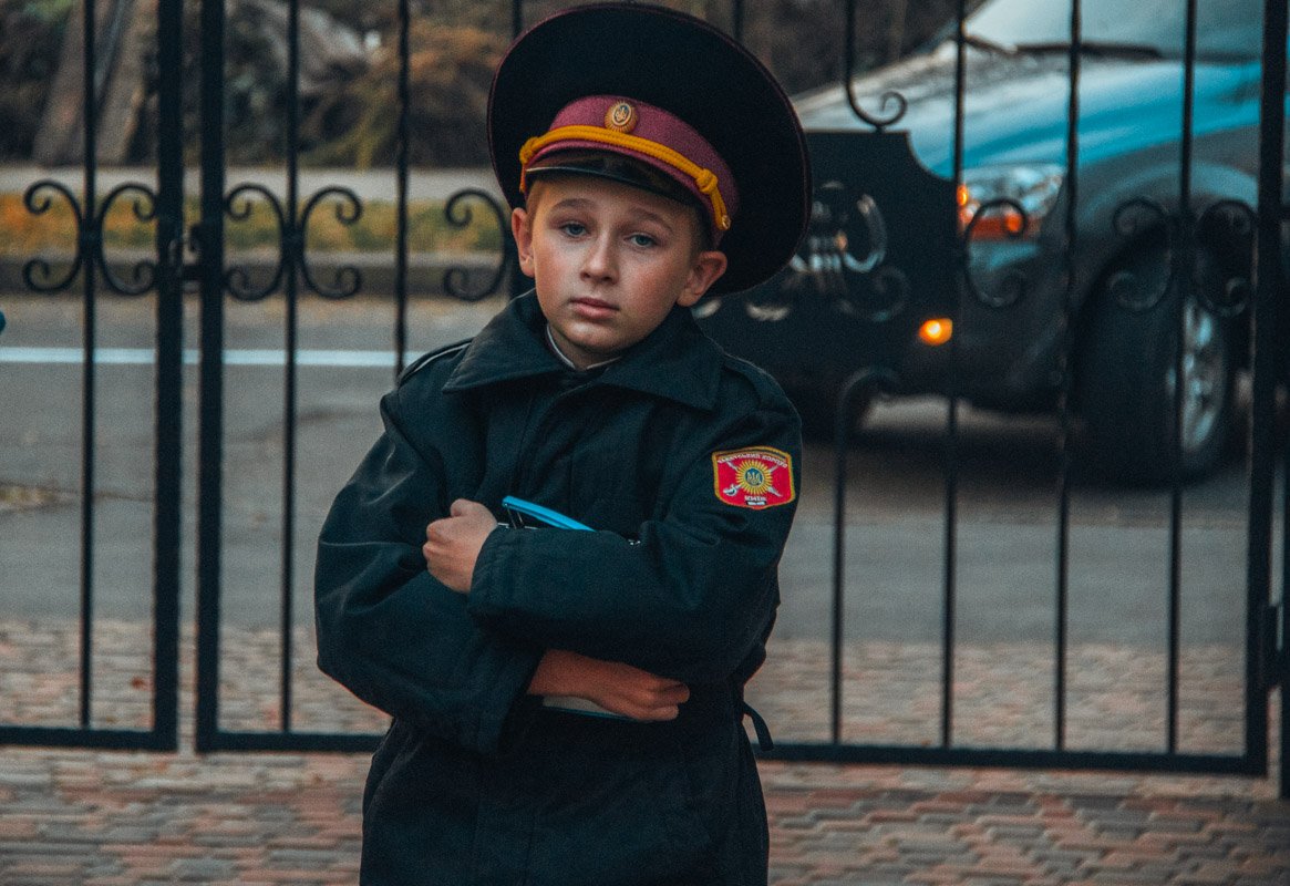 Мальчишкам-первоклашкам вспоминается вручение первых погонов Мальчишкам-первоклашкам вспоминается вручение первых погонов